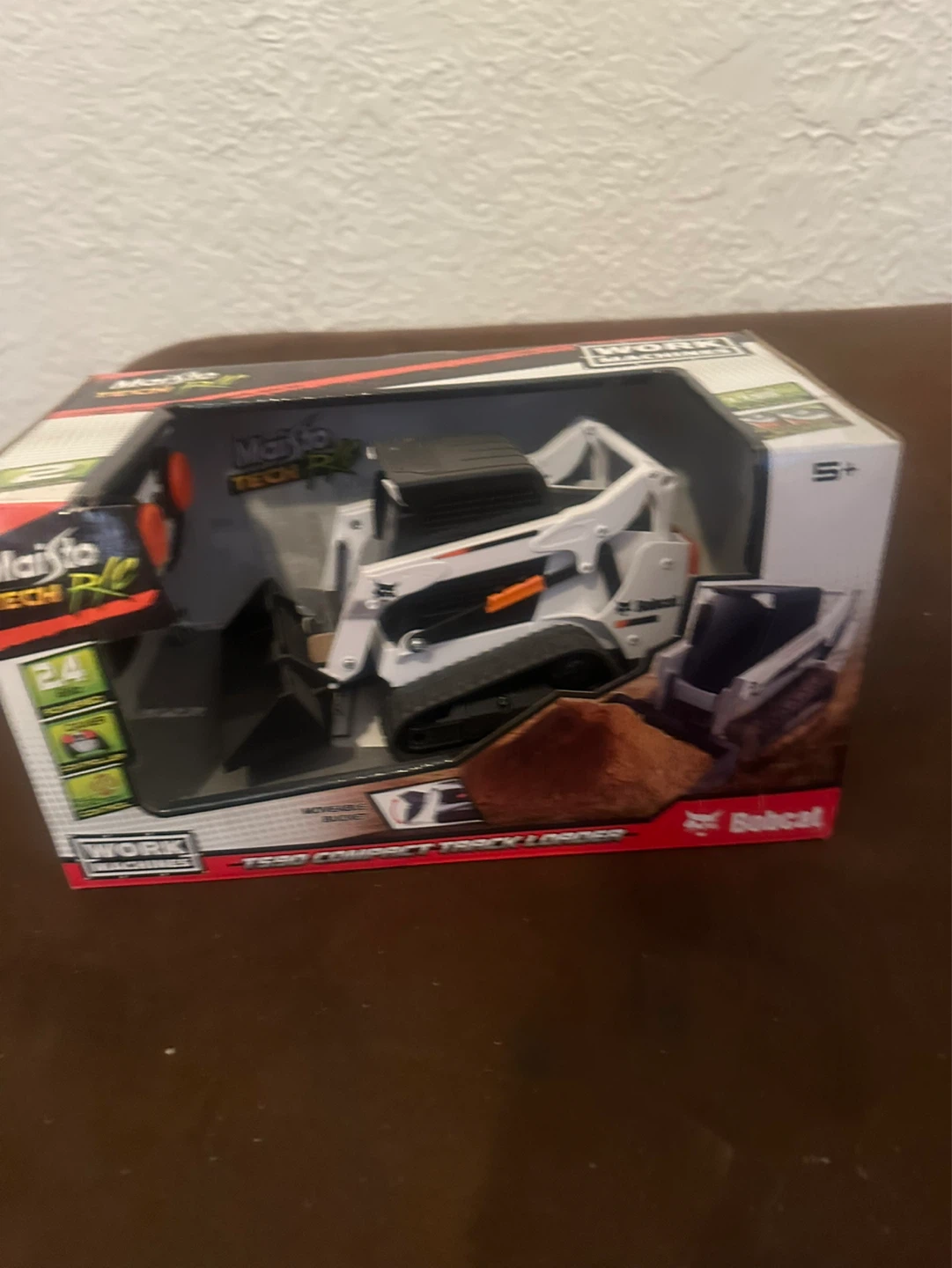 Maisto Tech RC Bobcat T590 Compact Track Loader