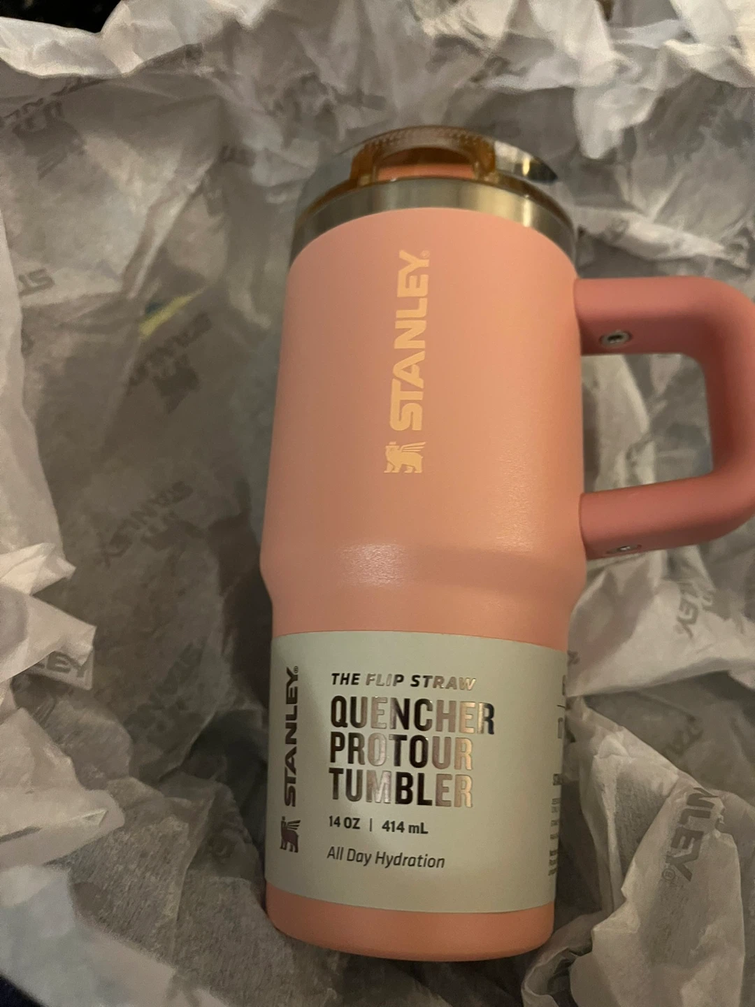 Stanley cups in 14oz & a few 40oz