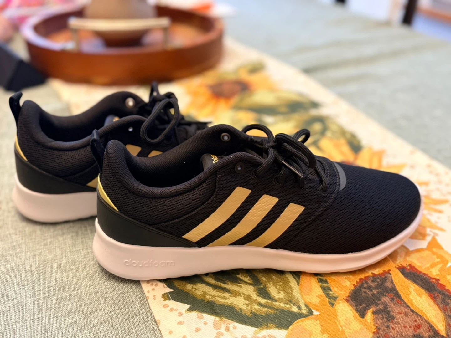 NWOT adidas women's QT Racer 2.0 Running Shoe