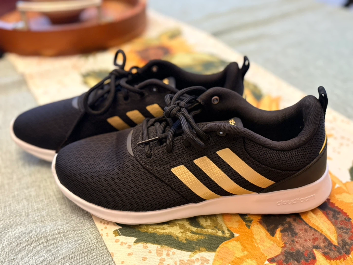 NWOT adidas women's QT Racer 2.0 Running Shoe - photo 2