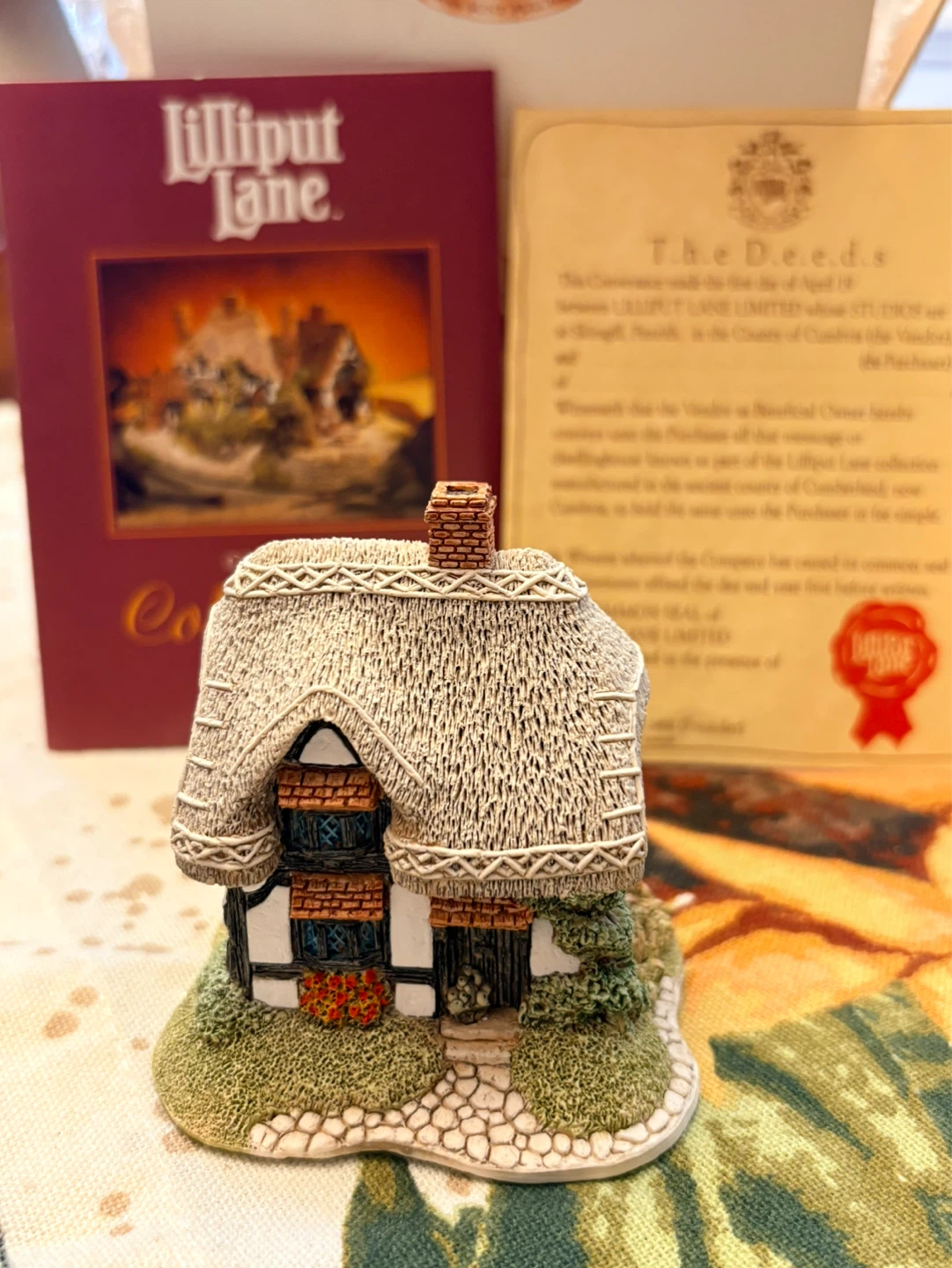 Vintage Lilliput Lane "Granny Smiths" miniature cottage