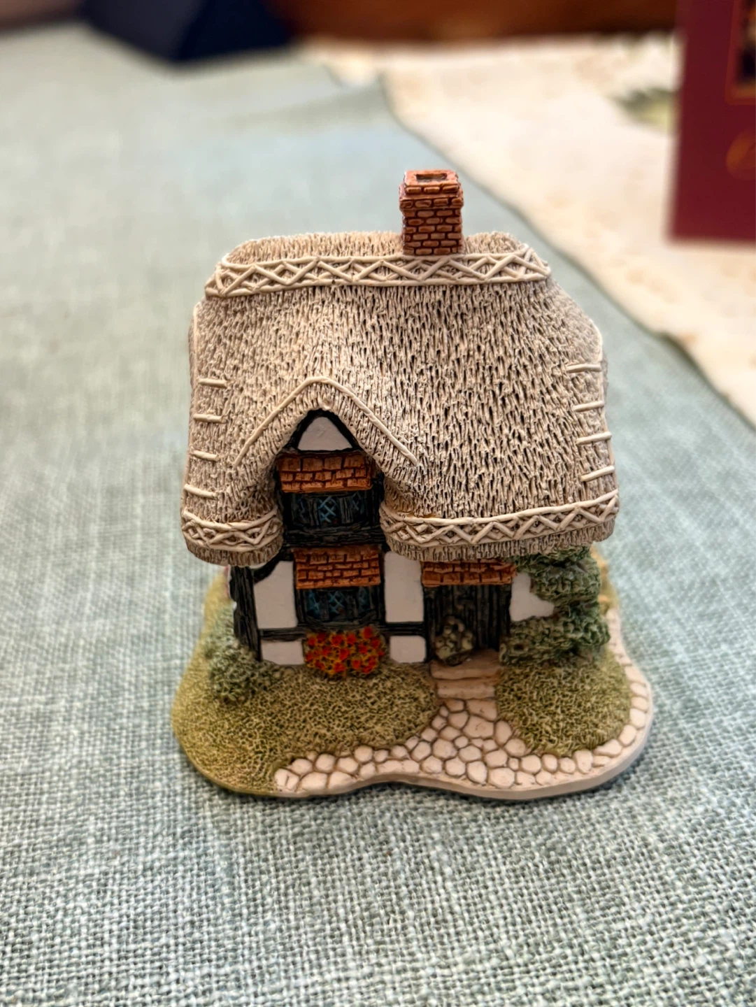 Vintage Lilliput Lane "Granny Smiths" miniature cottage - photo 2