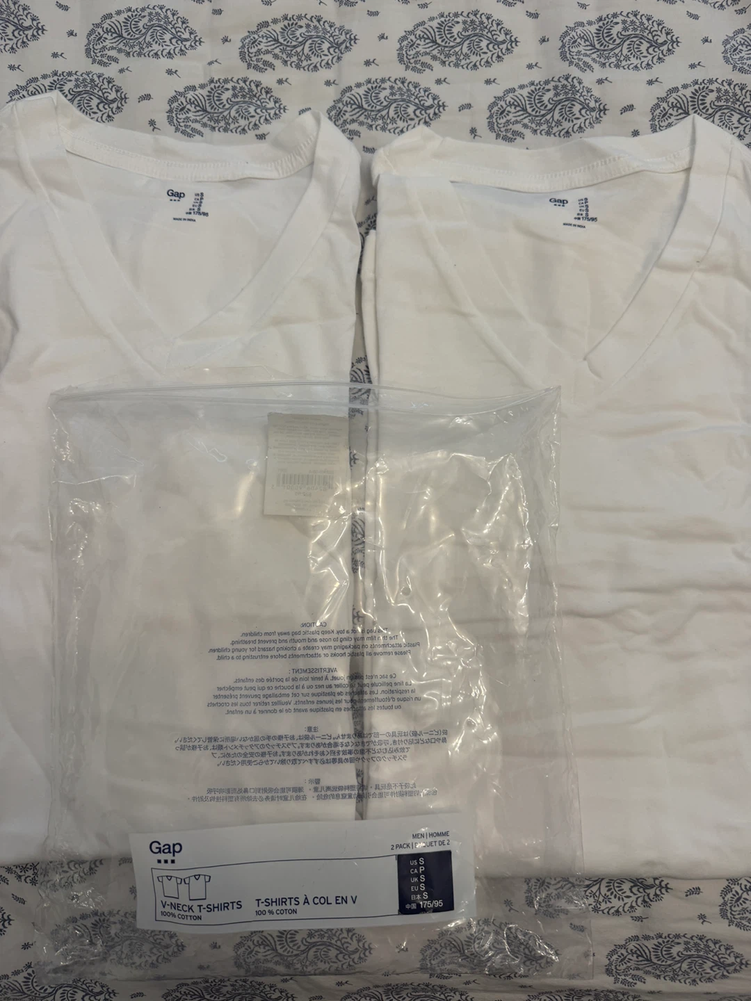 Gap Men's White V-Neck T-Shirts - Size S (2 Pack)