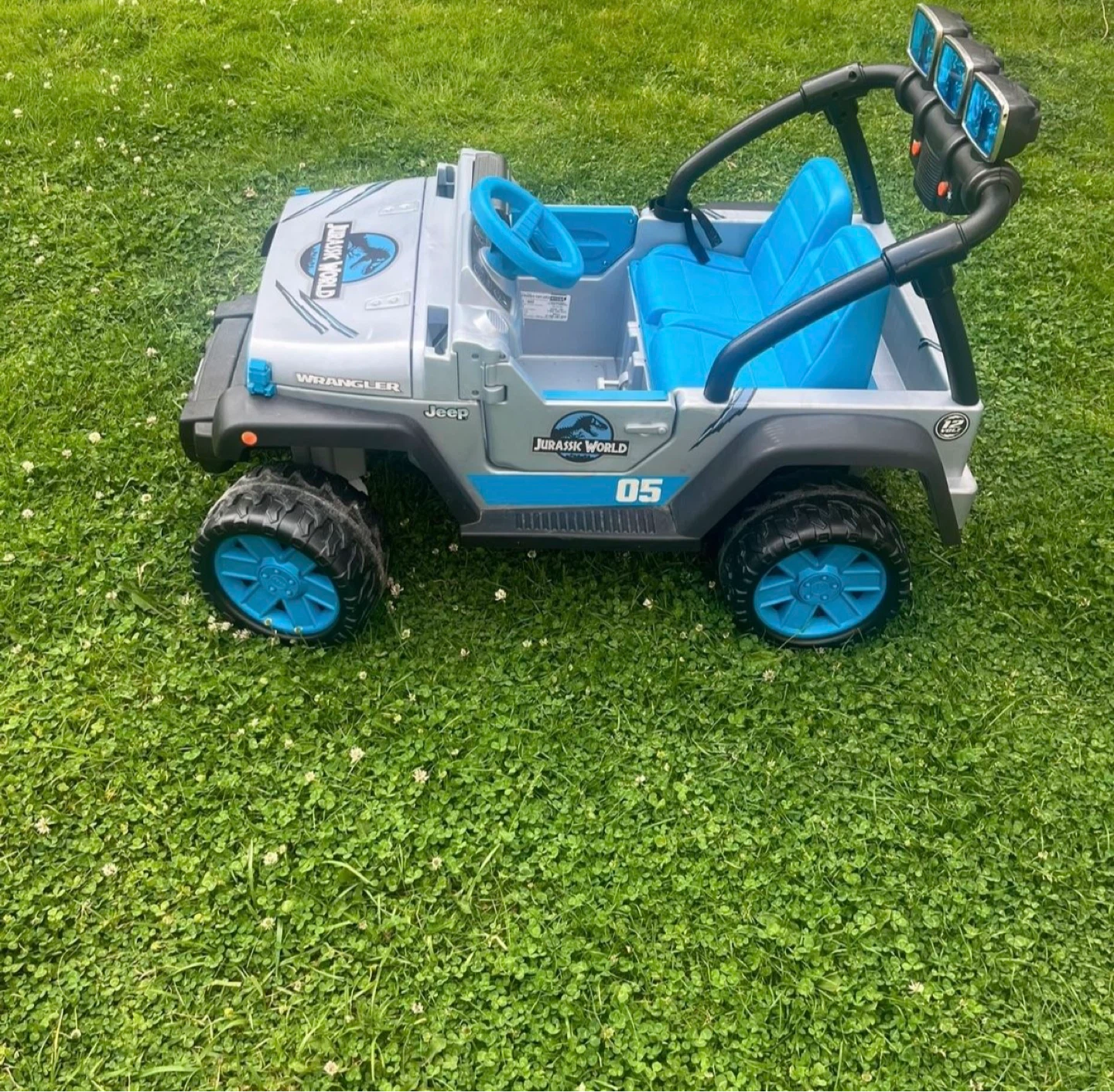 Jurassic World Jeep Wrangler Power Wheels Ride-On Toy