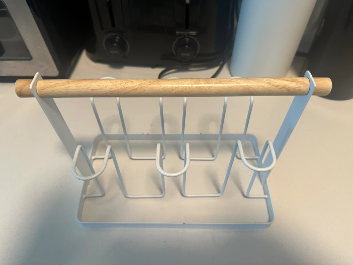 White Mug Holder Rack with Wooden Handle