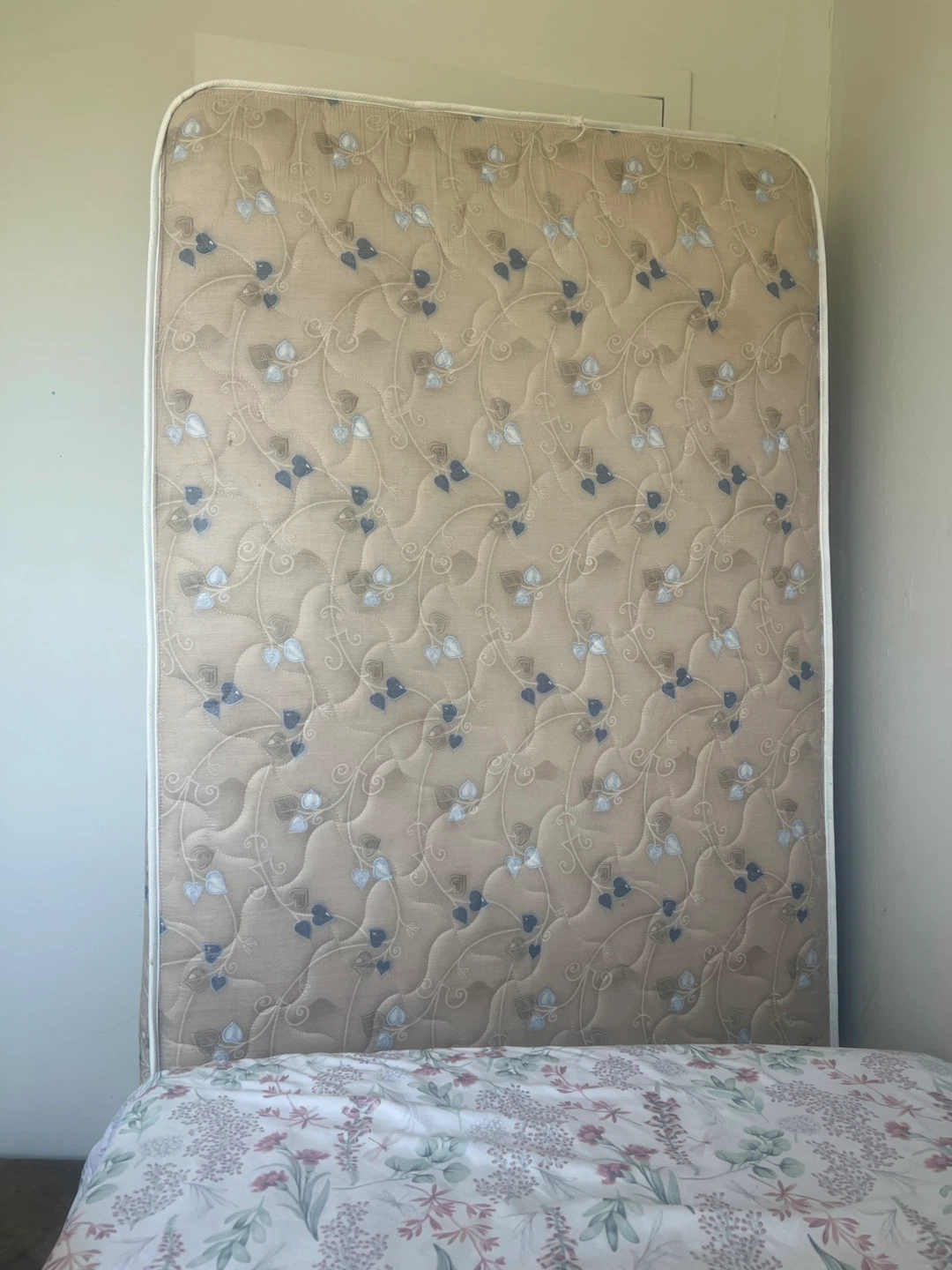 Twin mattress with floral pattern