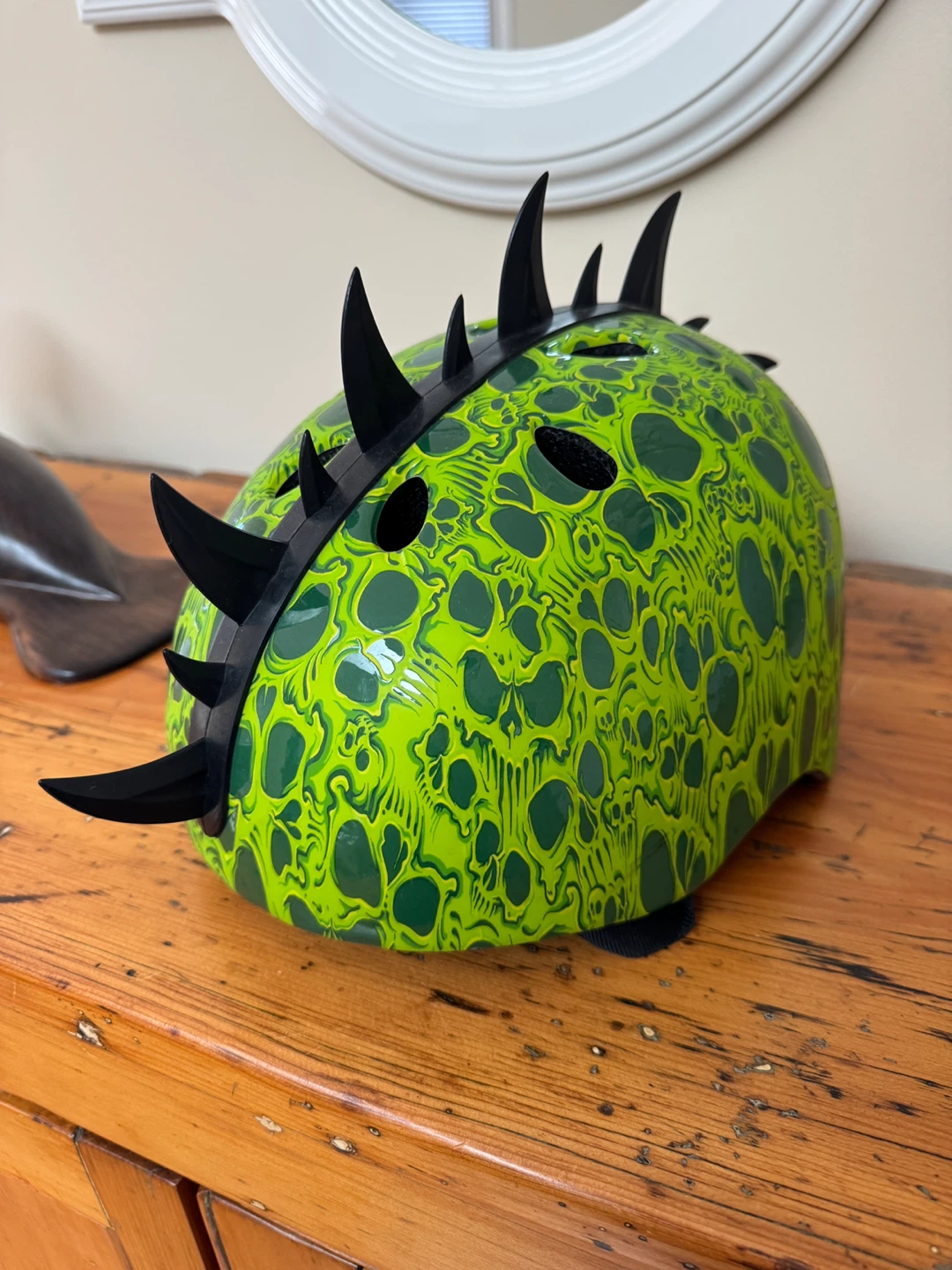 New/like new bike helmet - size 54-58cm.