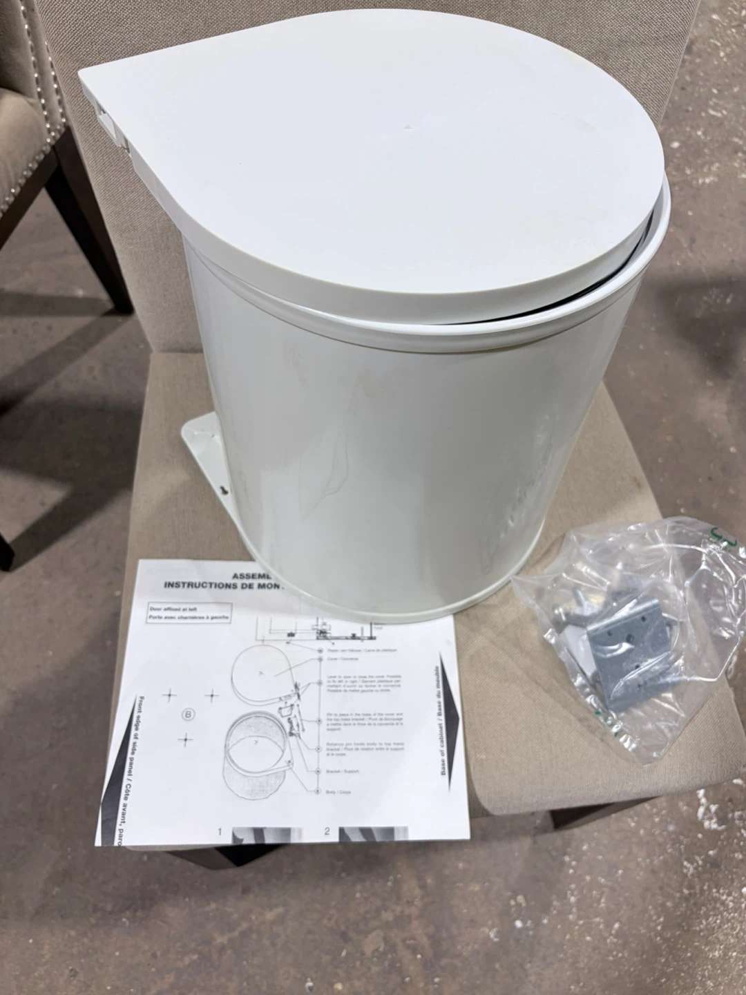 Trash bin