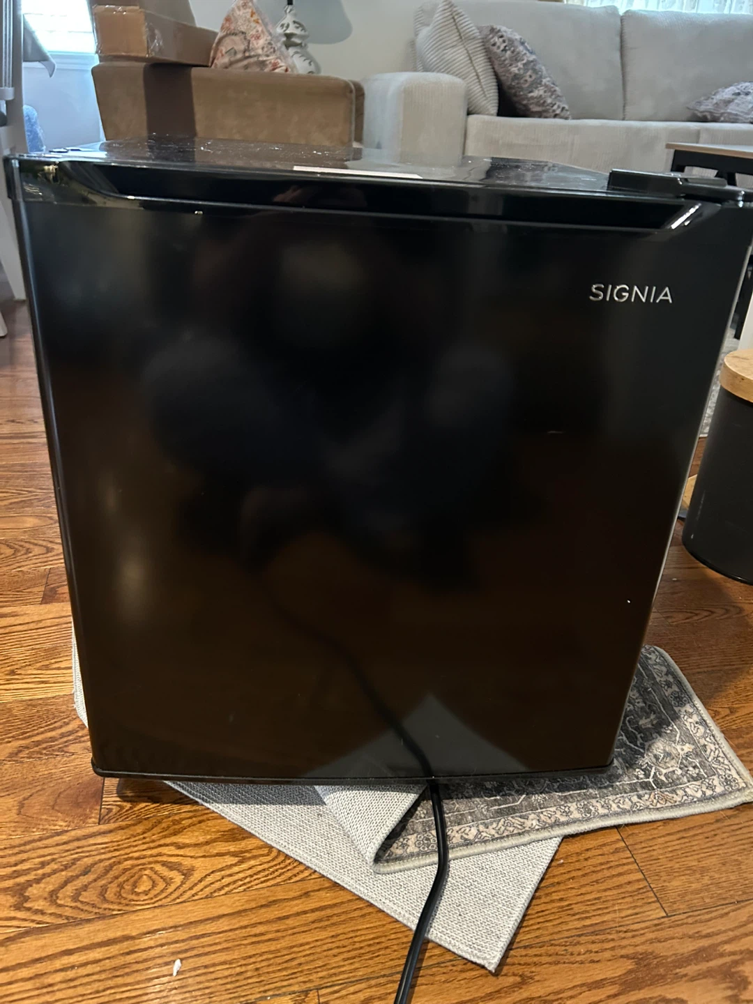 SIGNIA Mini Fridge