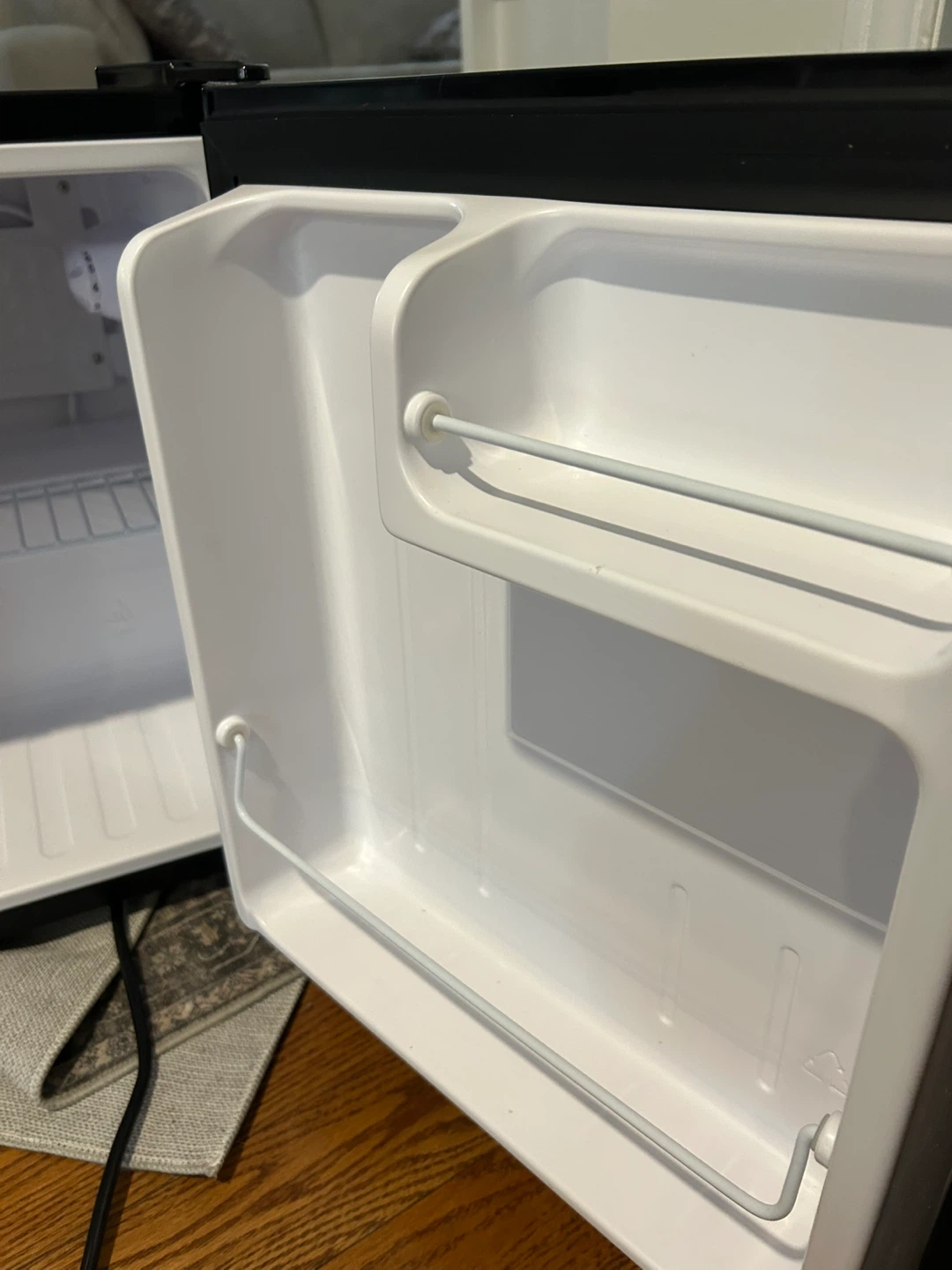 SIGNIA Mini Fridge - photo 2