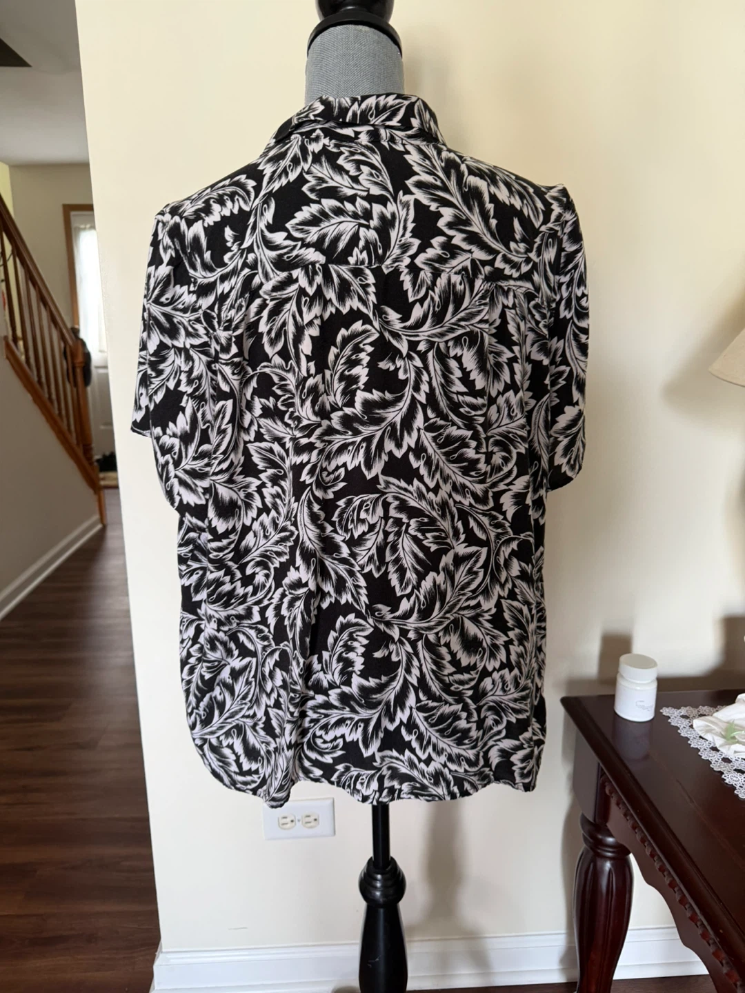 California Krush Black & White Floral Short Sleeve Shirt Size 44 - photo 2