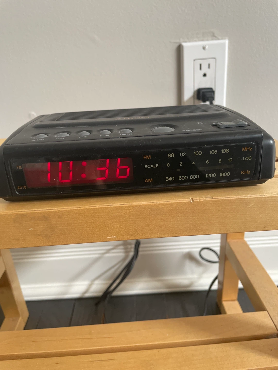 Citizen AM/FM Clock Radio Alarm