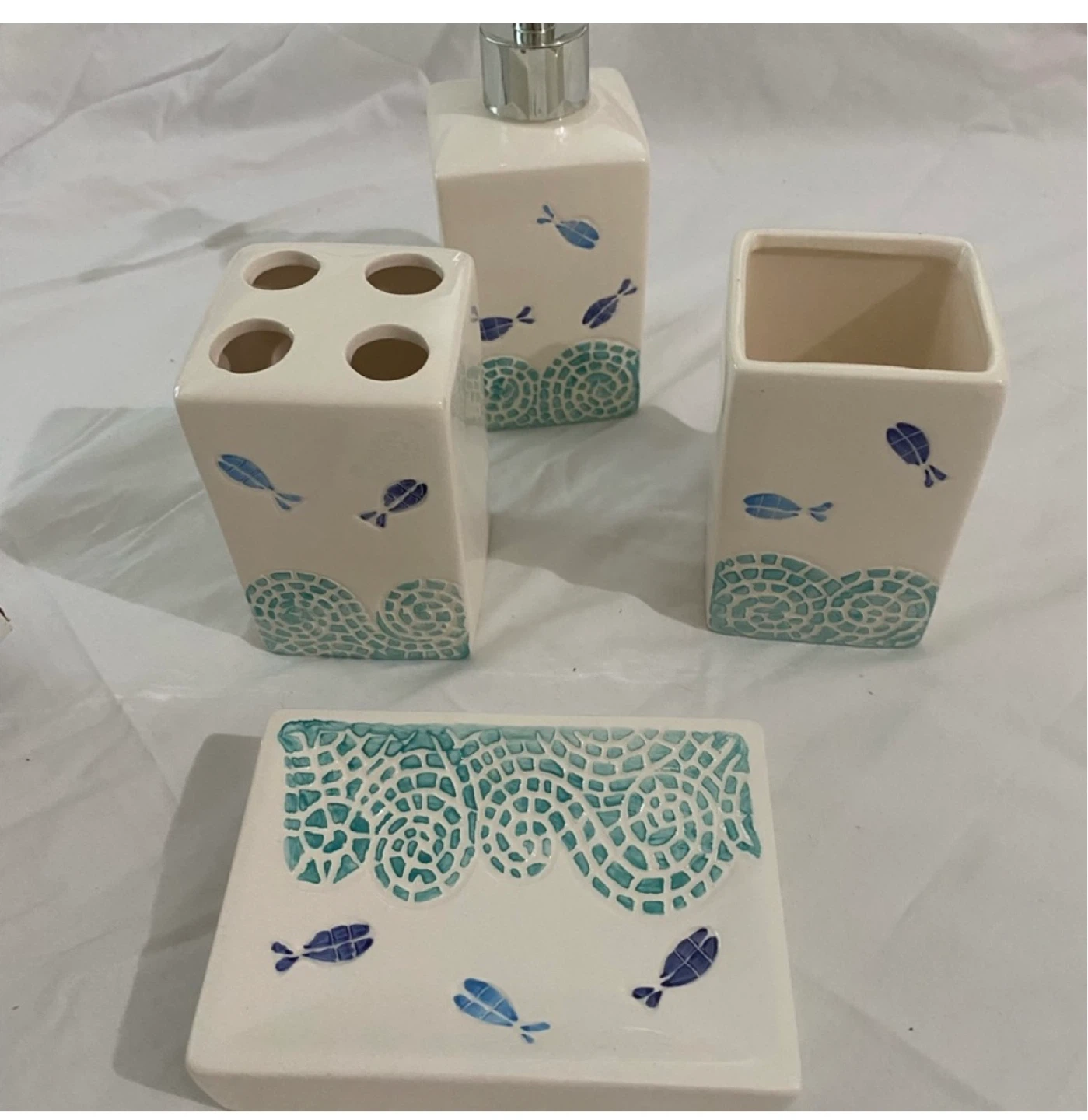 4 Piece Bathroom Accessory Set - photo 2