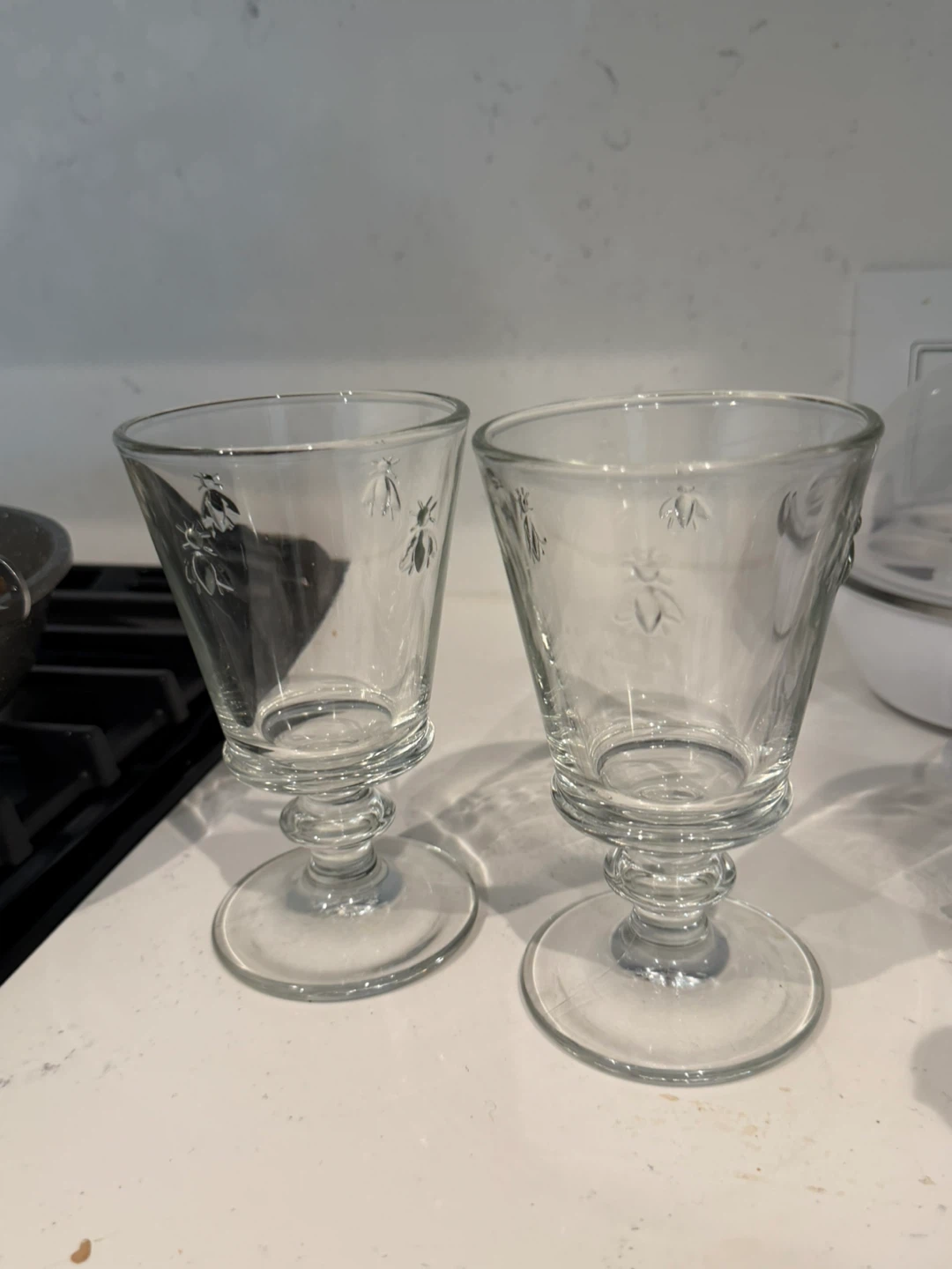 Set of 2 Clear Glass Goblets with Bee Design - photo 2