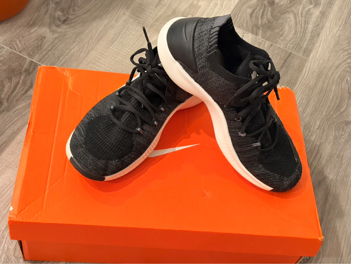 LIKE NEW: Nike Free Training Shoes (Women’s 7.5) - photo 4