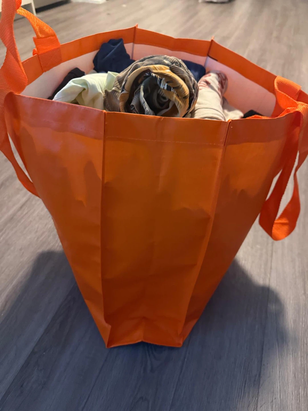Bag of assorted clothing items - photo 2
