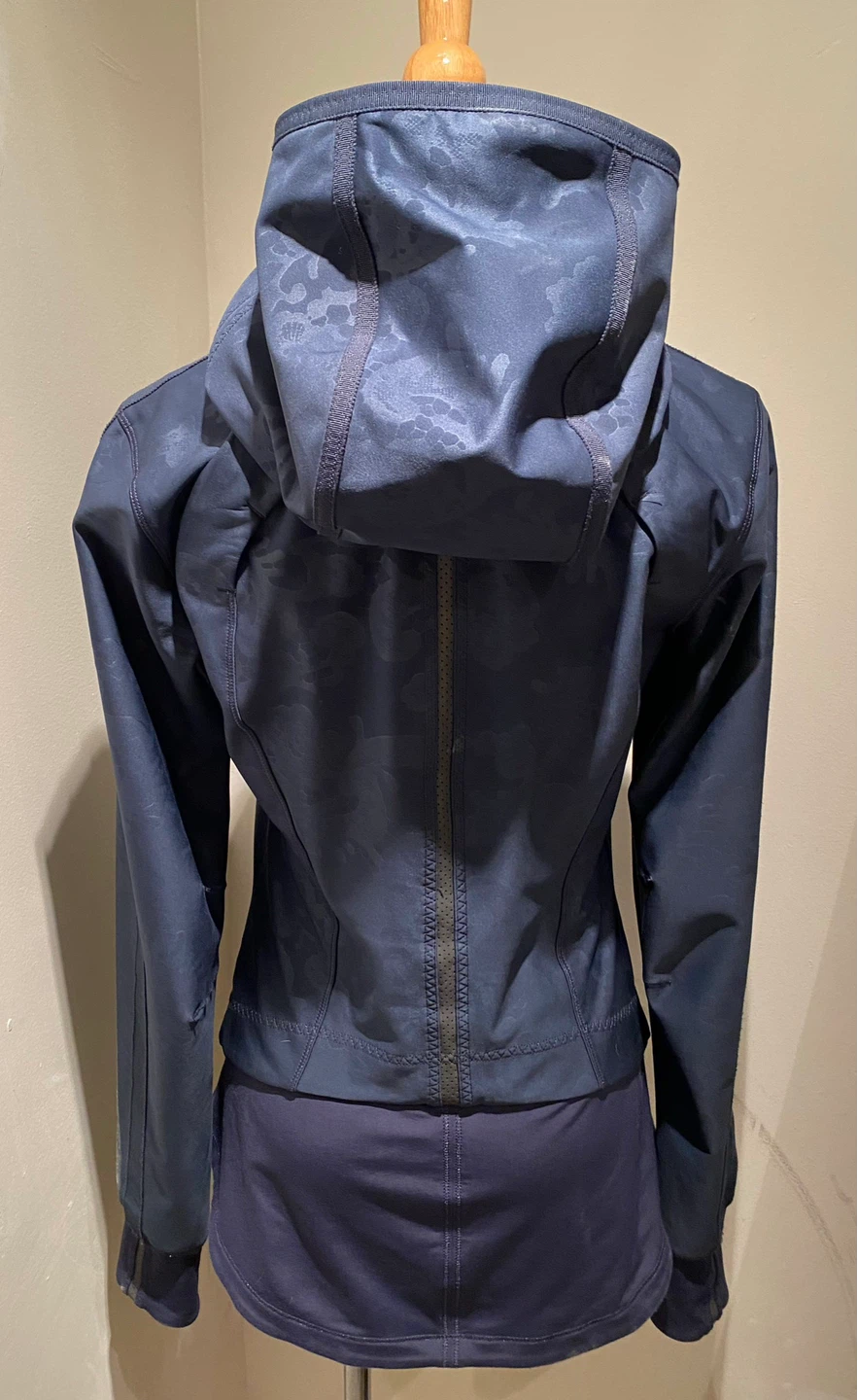 ⭐️NEW lululemon navy blue patterned jacket with removable hood - photo 3