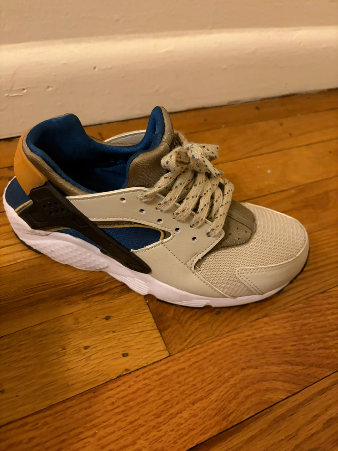 Nike Huarache Youth Sneakers US 5.5Y - photo 4