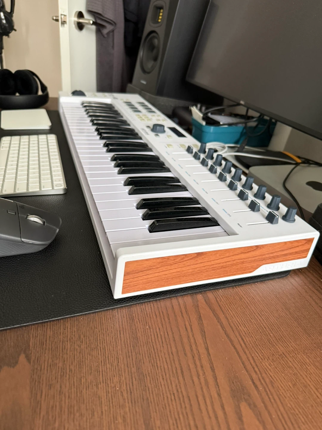 Arturia KeyLab 49 Essential MIDI Keyboard + Soft Case - photo 2