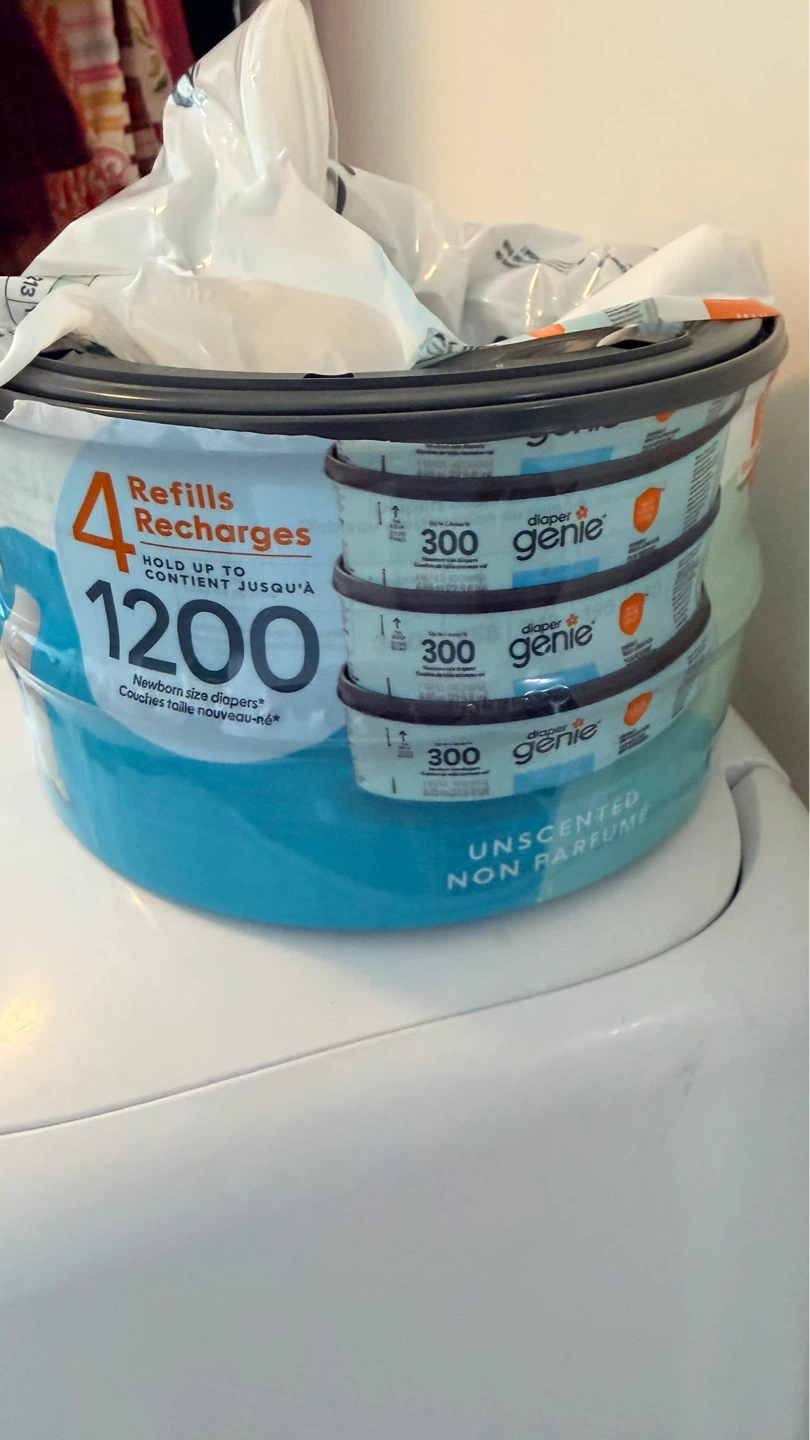 Diaper Genie and 2 refills - photo 2