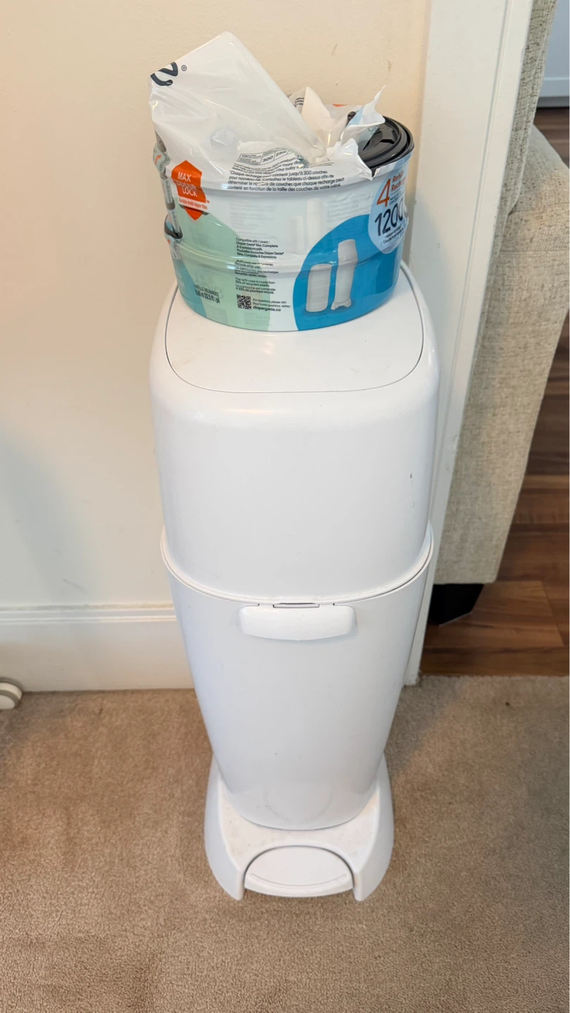 Diaper Genie and 2 refills