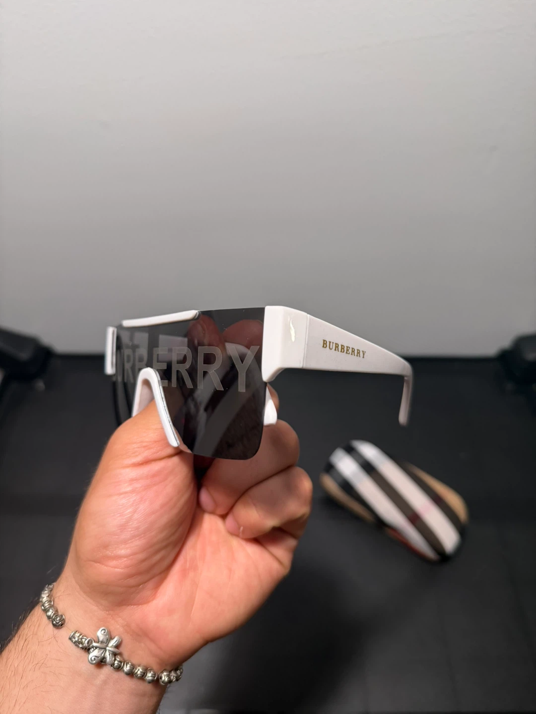 Burberry Shield Sunglasses – White & Black - photo 2