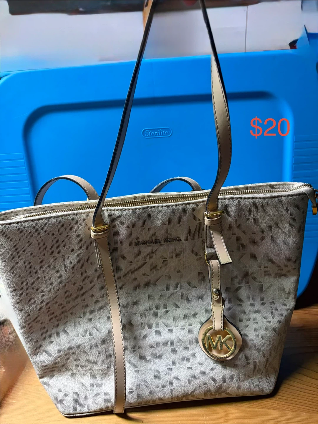 Moving sale