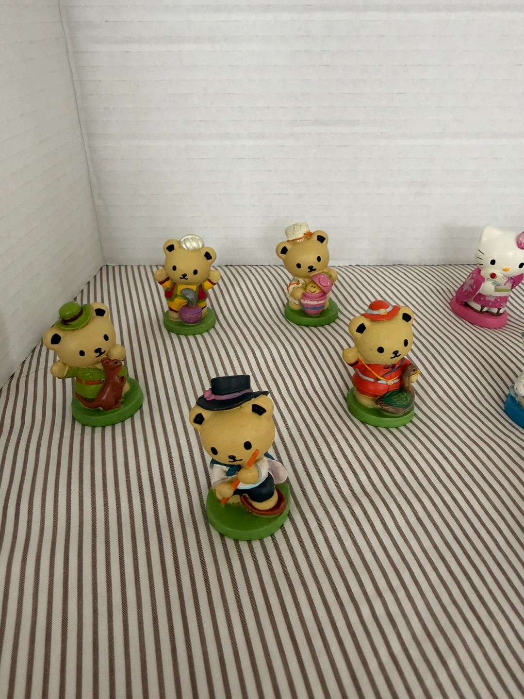 Vintage Sanrio Hello Kitty and Tiny Chum World Collection - photo 3