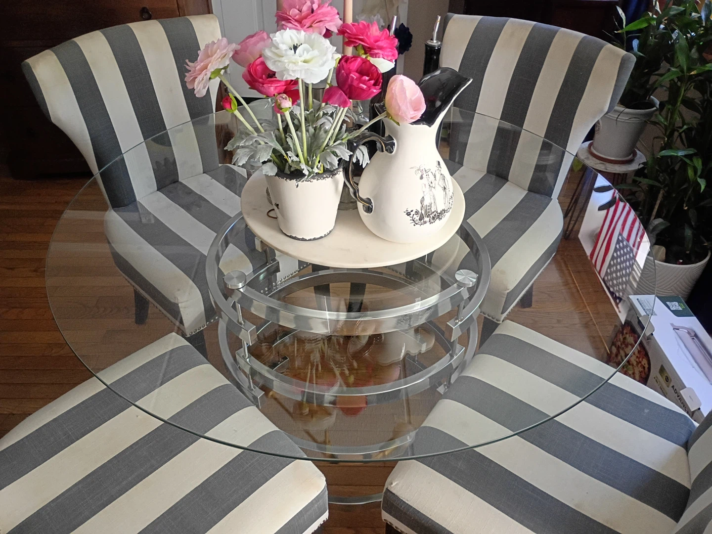 Round Glass Dining Table with 4 Striped Chairs - photo 3