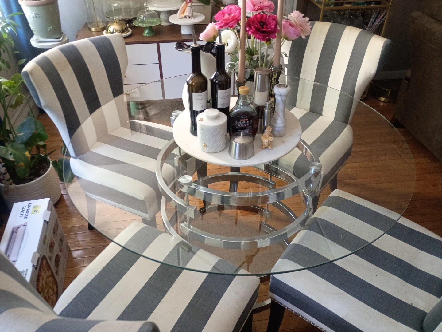 Round Glass Dining Table with 4 Striped Chairs - photo 2