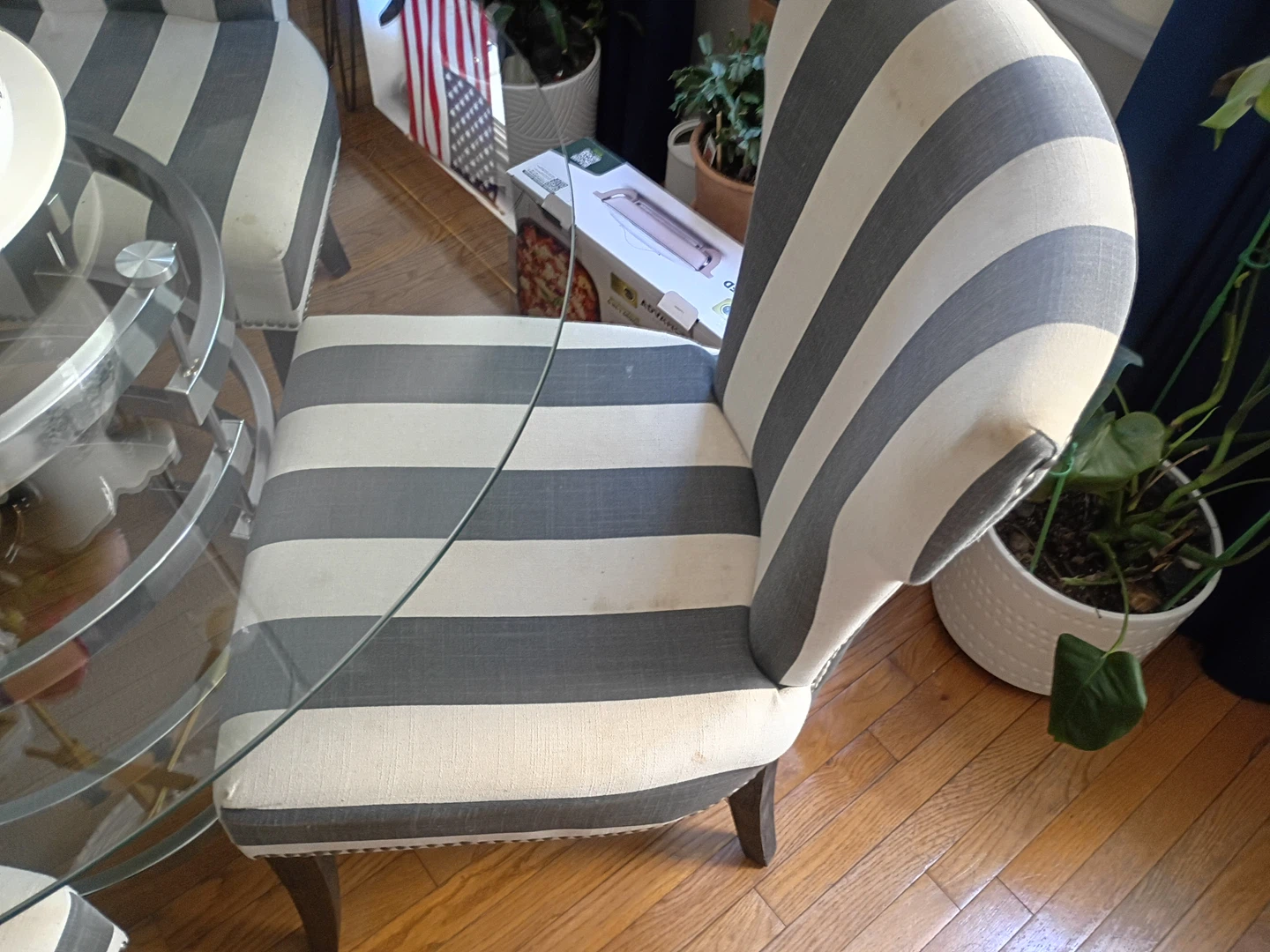 Round Glass Dining Table with 4 Striped Chairs - photo 4
