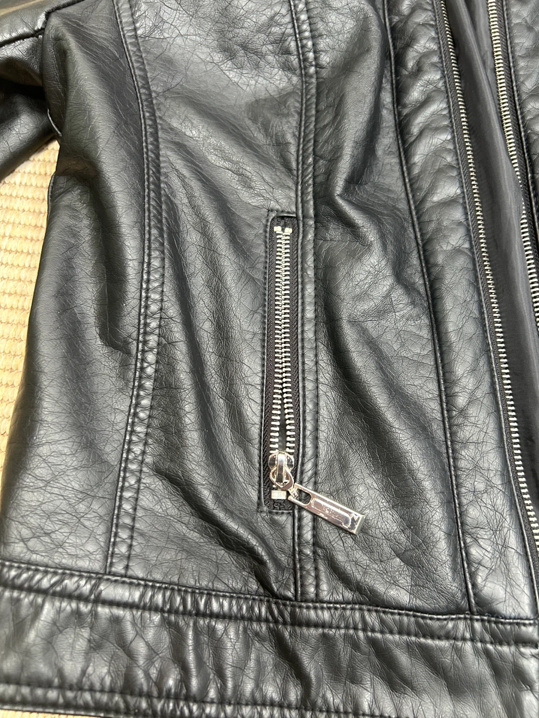 Black leather jacket - photo 3