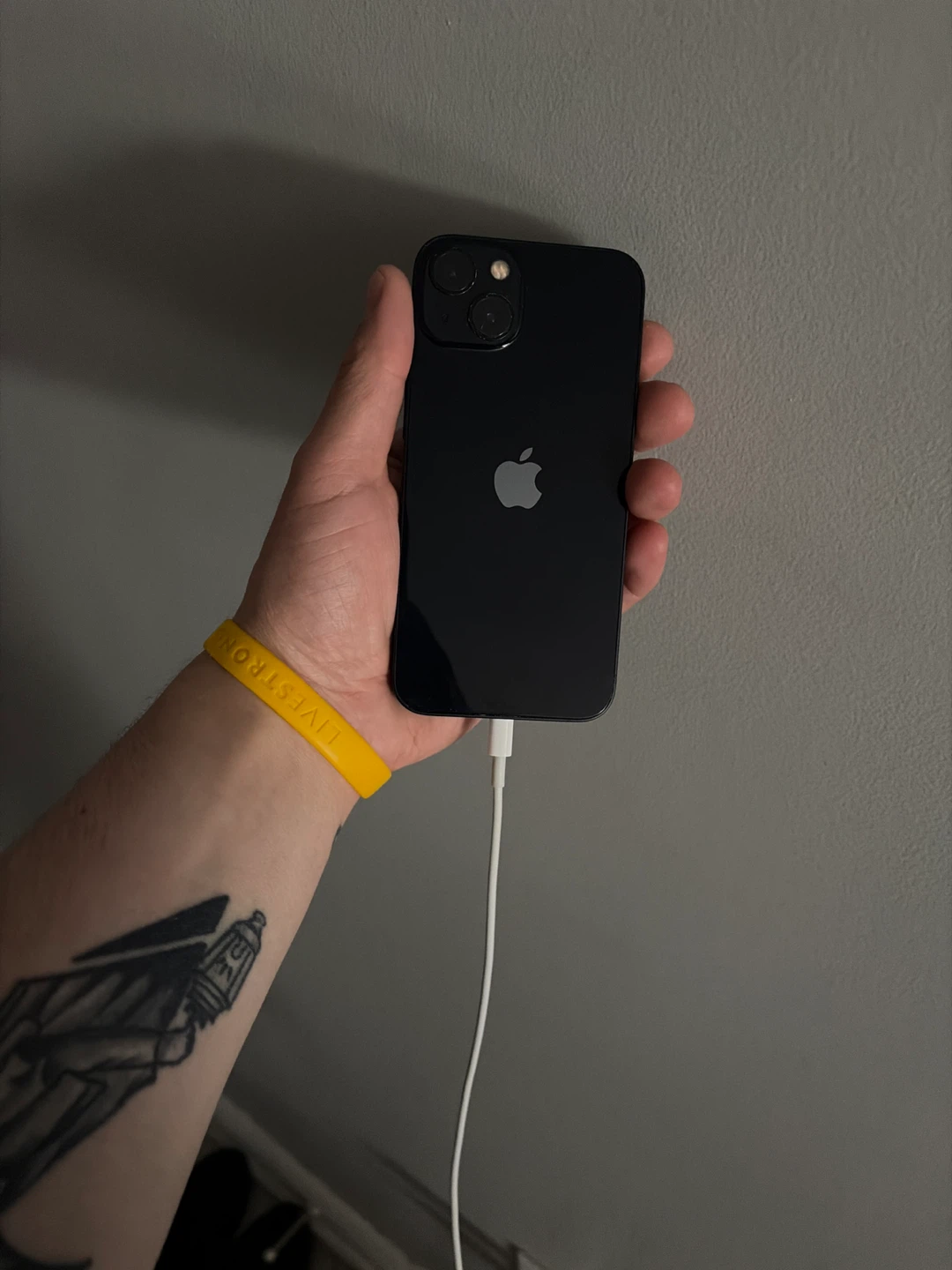 iPhone 13 - photo 2