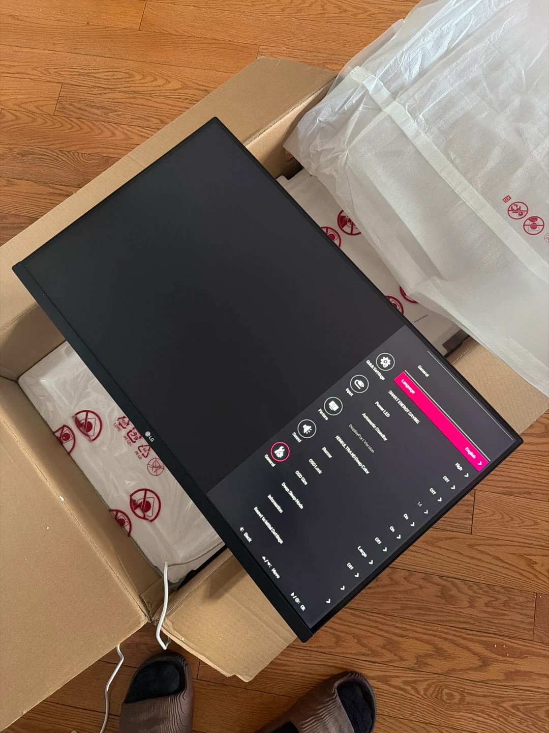 LG UHD 4K Monitor 32UP550-W - photo 2