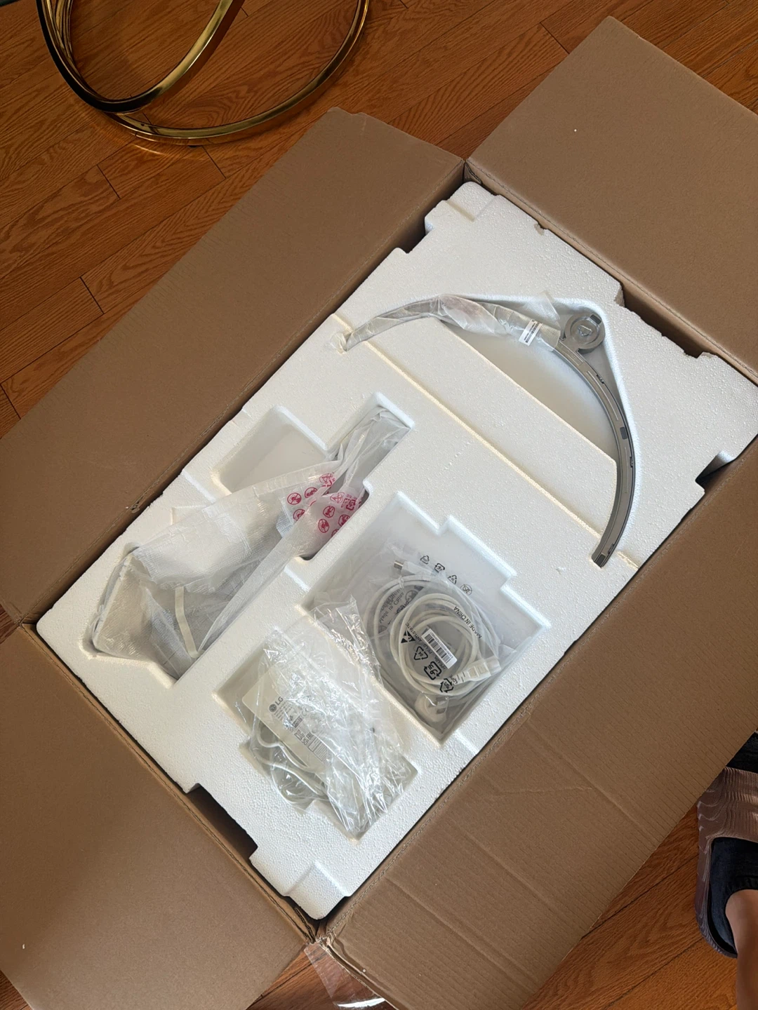 LG UHD 4K Monitor 32UP550-W - photo 4