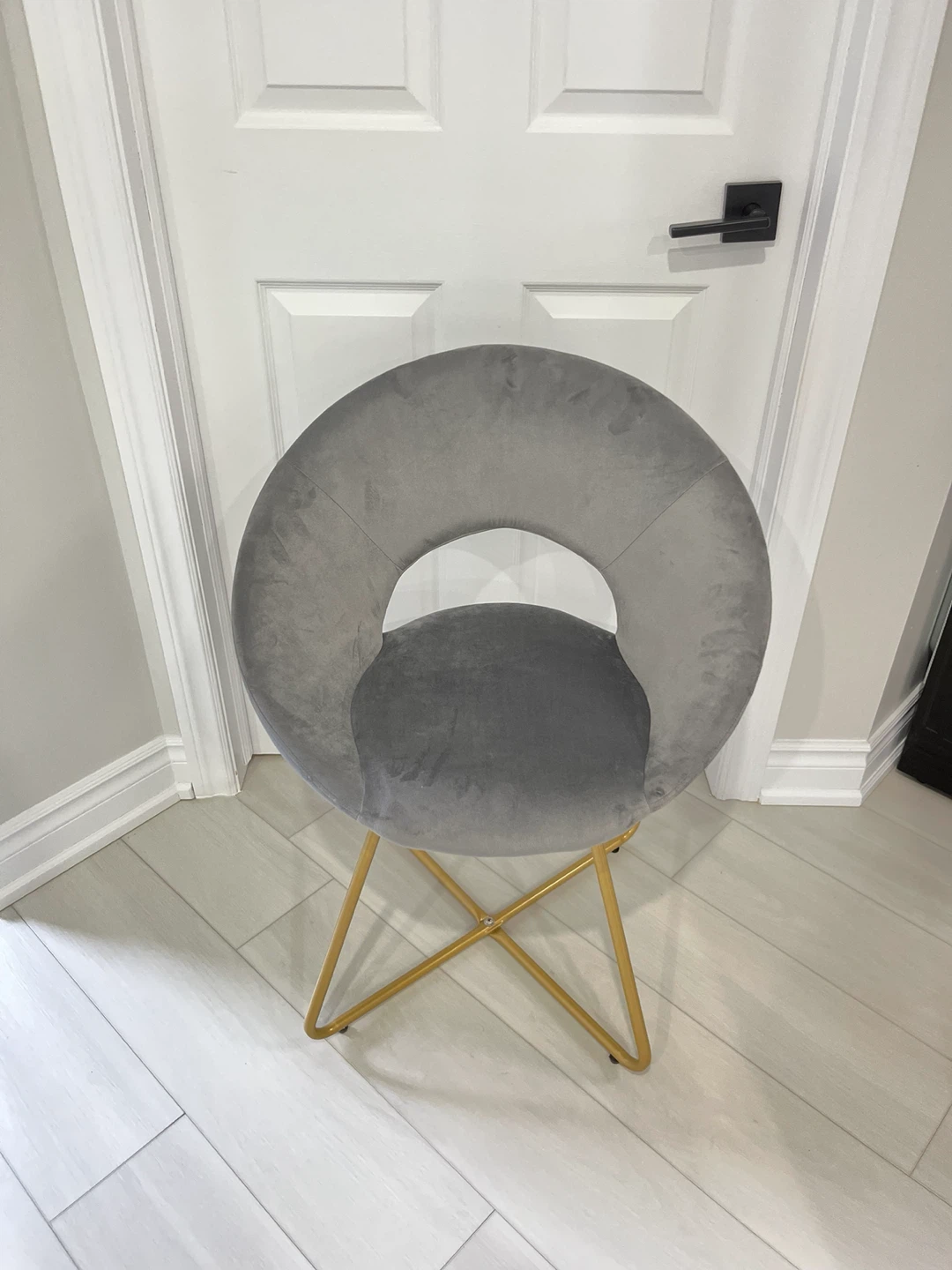 New Grey Velvet Accent Chair - photo 2