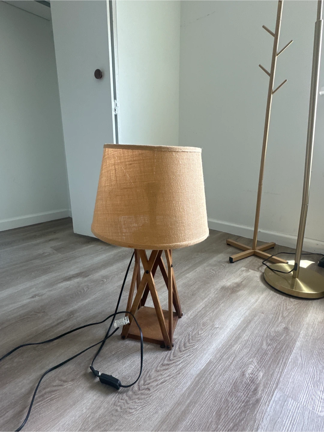 Jute Lampshade Table Lamp with Wooden Base