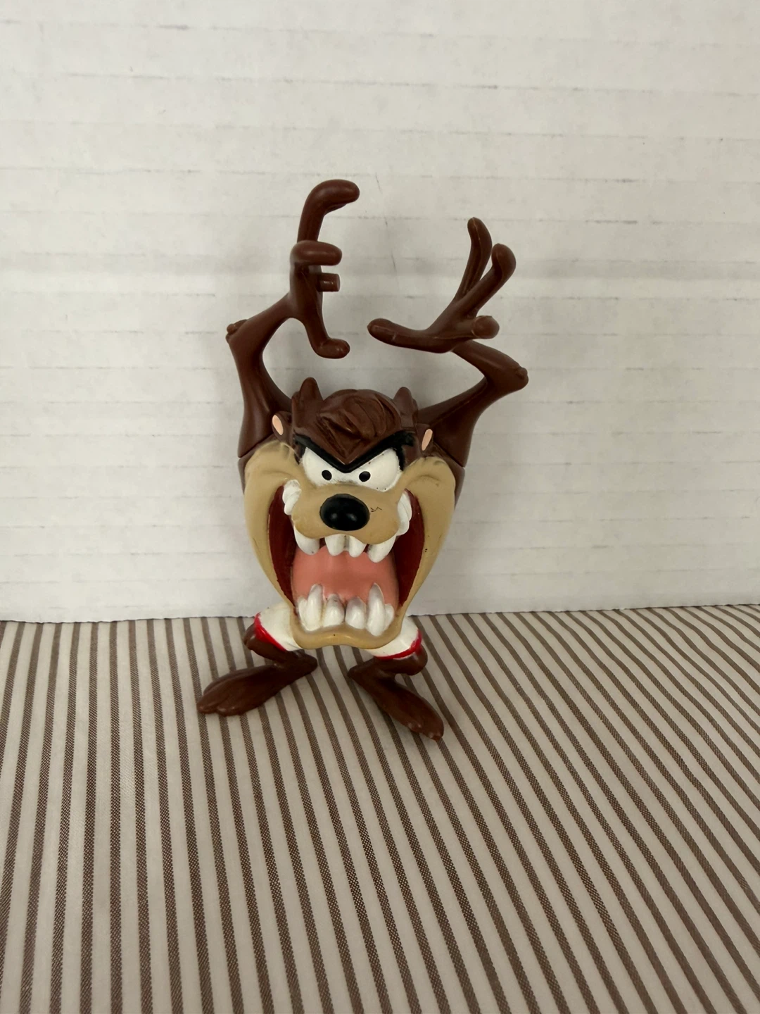 1995 Warner Bros. Tazmanian Devil Figure
