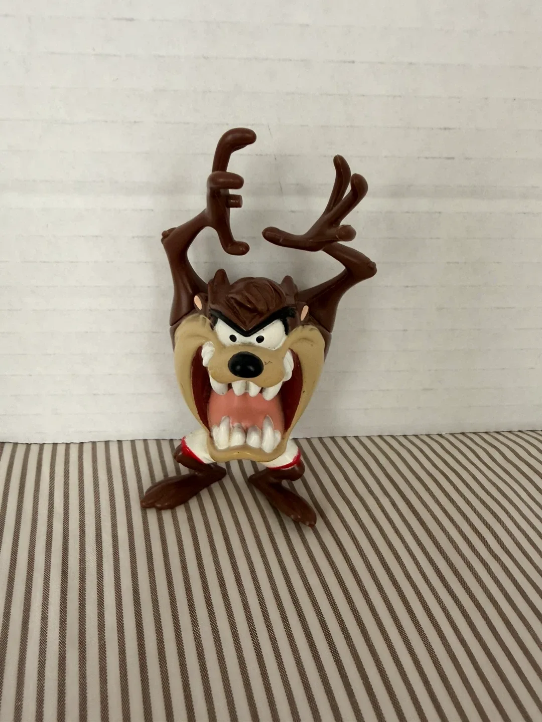 1995 Warner Bros. Tazmanian Devil Figure