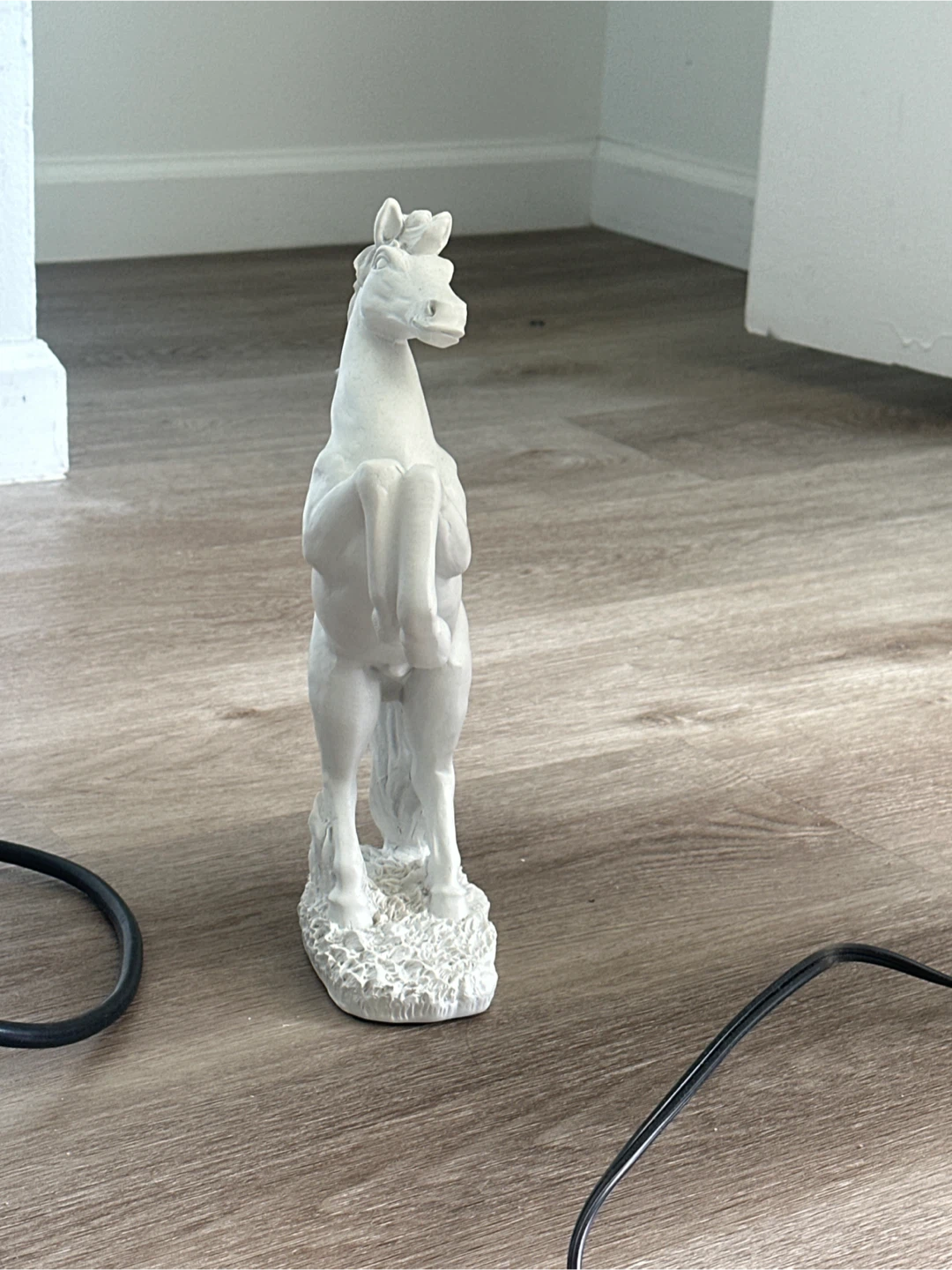 White Horse Figurine - photo 2