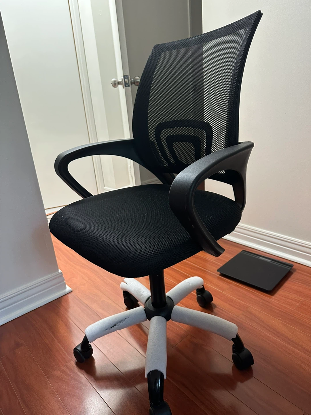 Black Mesh Office Chair - photo 3