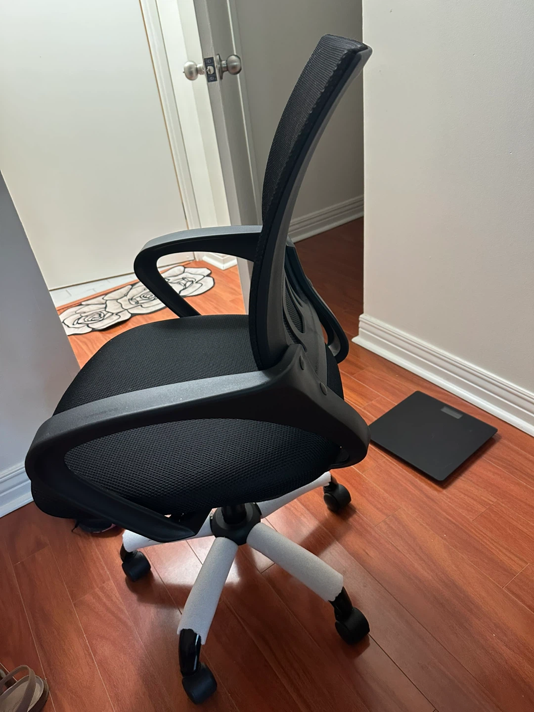 Black Mesh Office Chair - photo 4