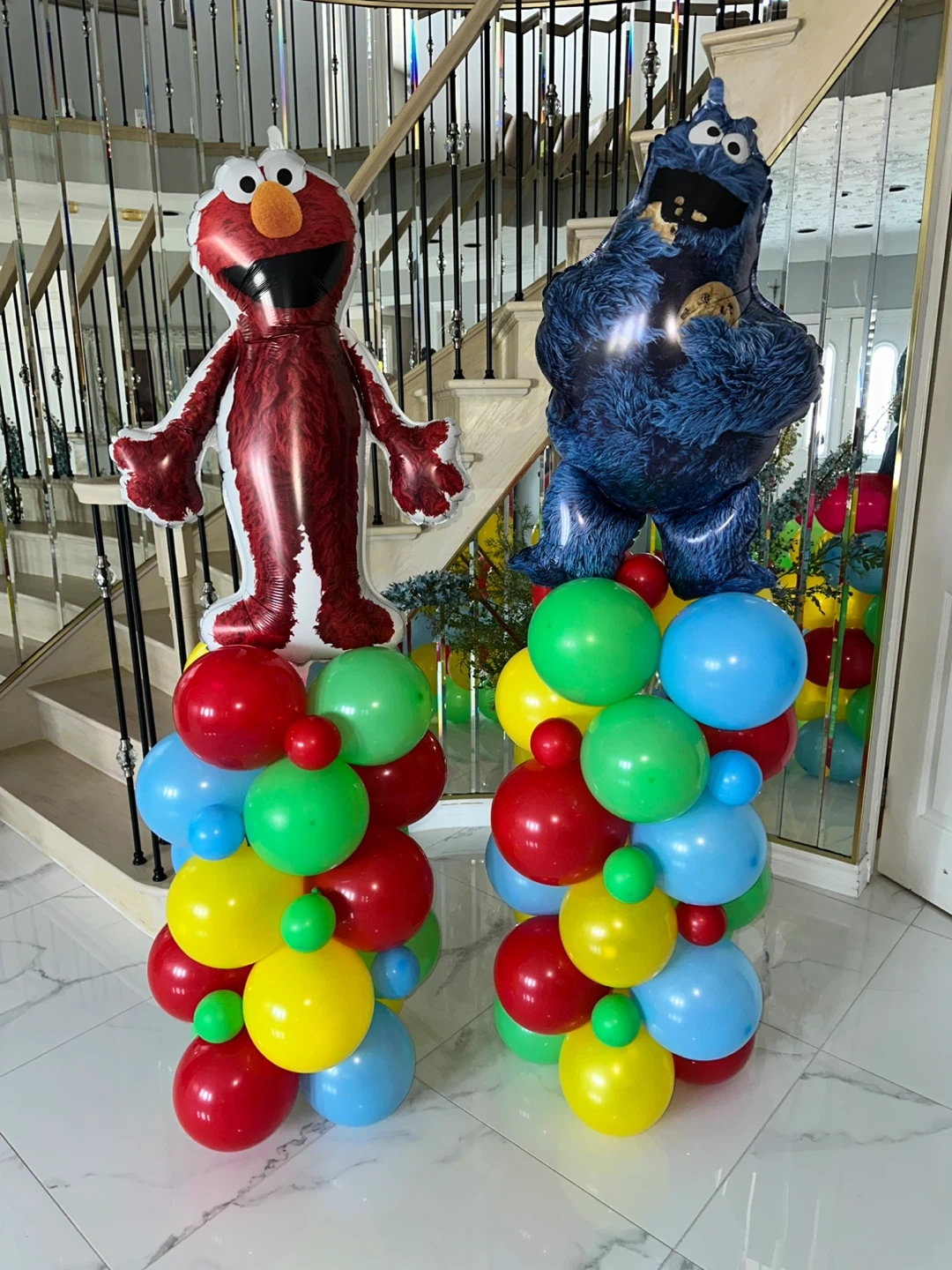 Elmo and Cookie Monster Balloon Decorations