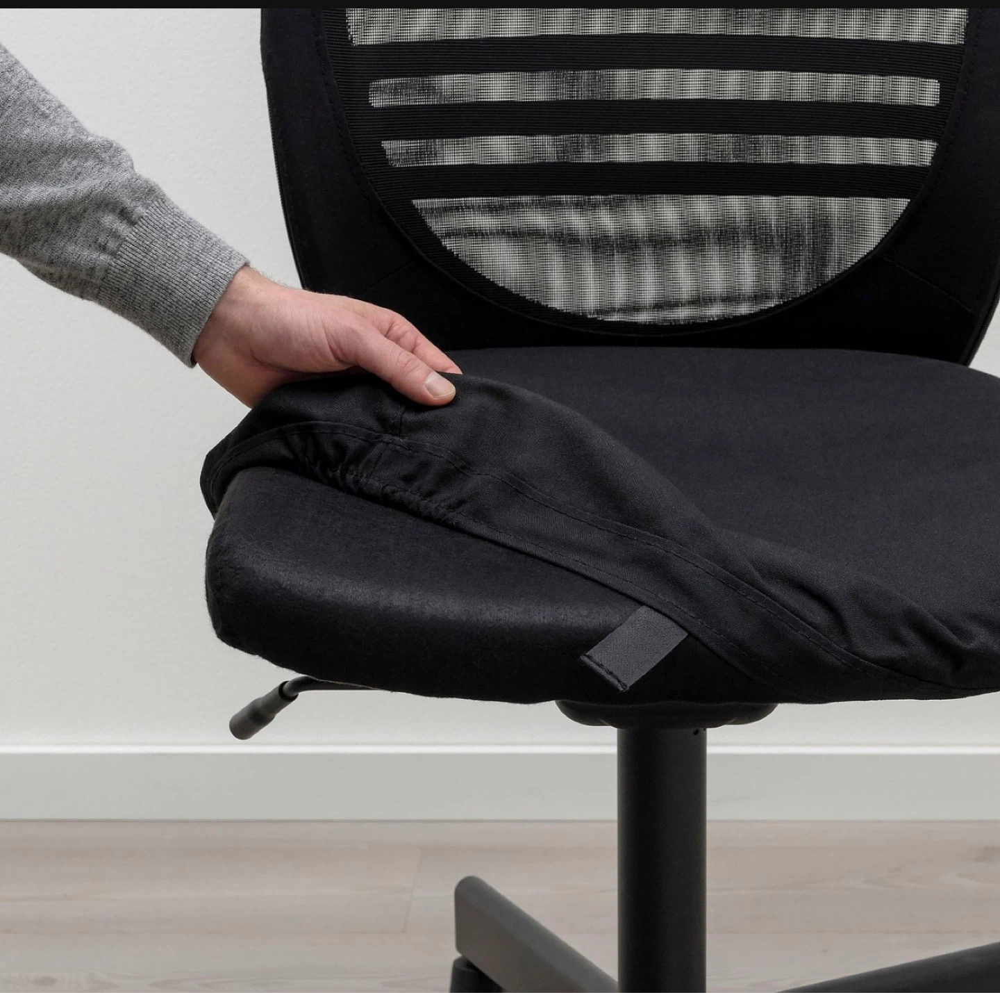 IKEA FLINTAN Office Chair, Black back , Beige Seat - READ! - photo 4