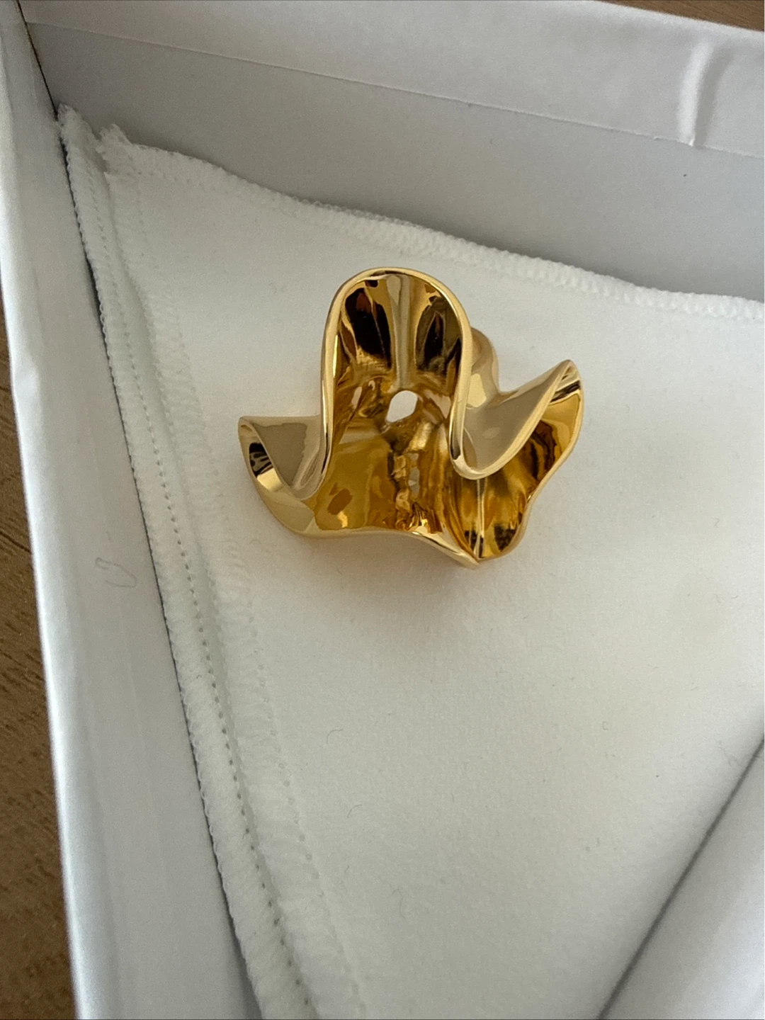 Gold Tone Sculptural Ring size 8 - photo 3