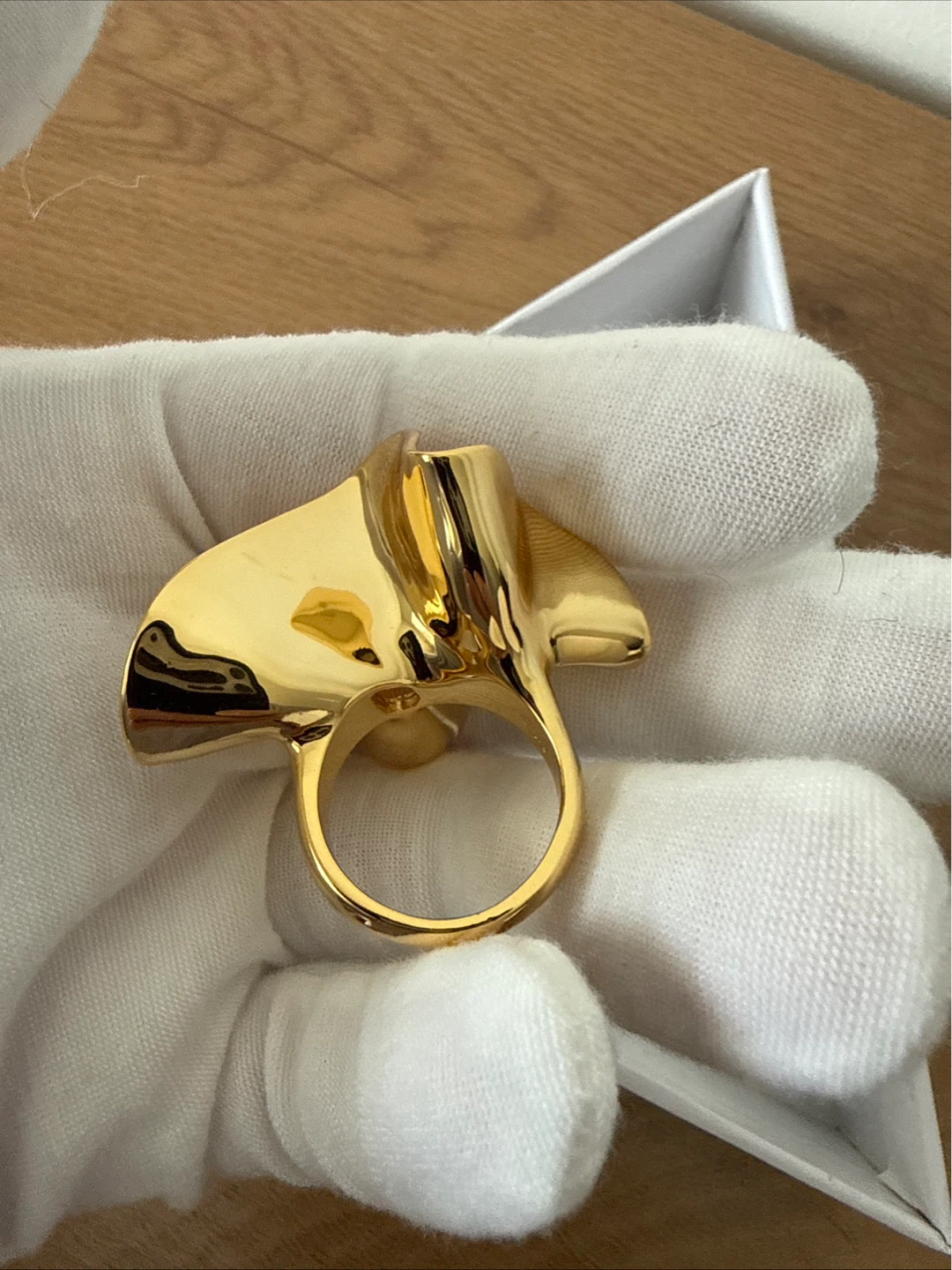 Gold Tone Sculptural Ring size 8 - photo 5