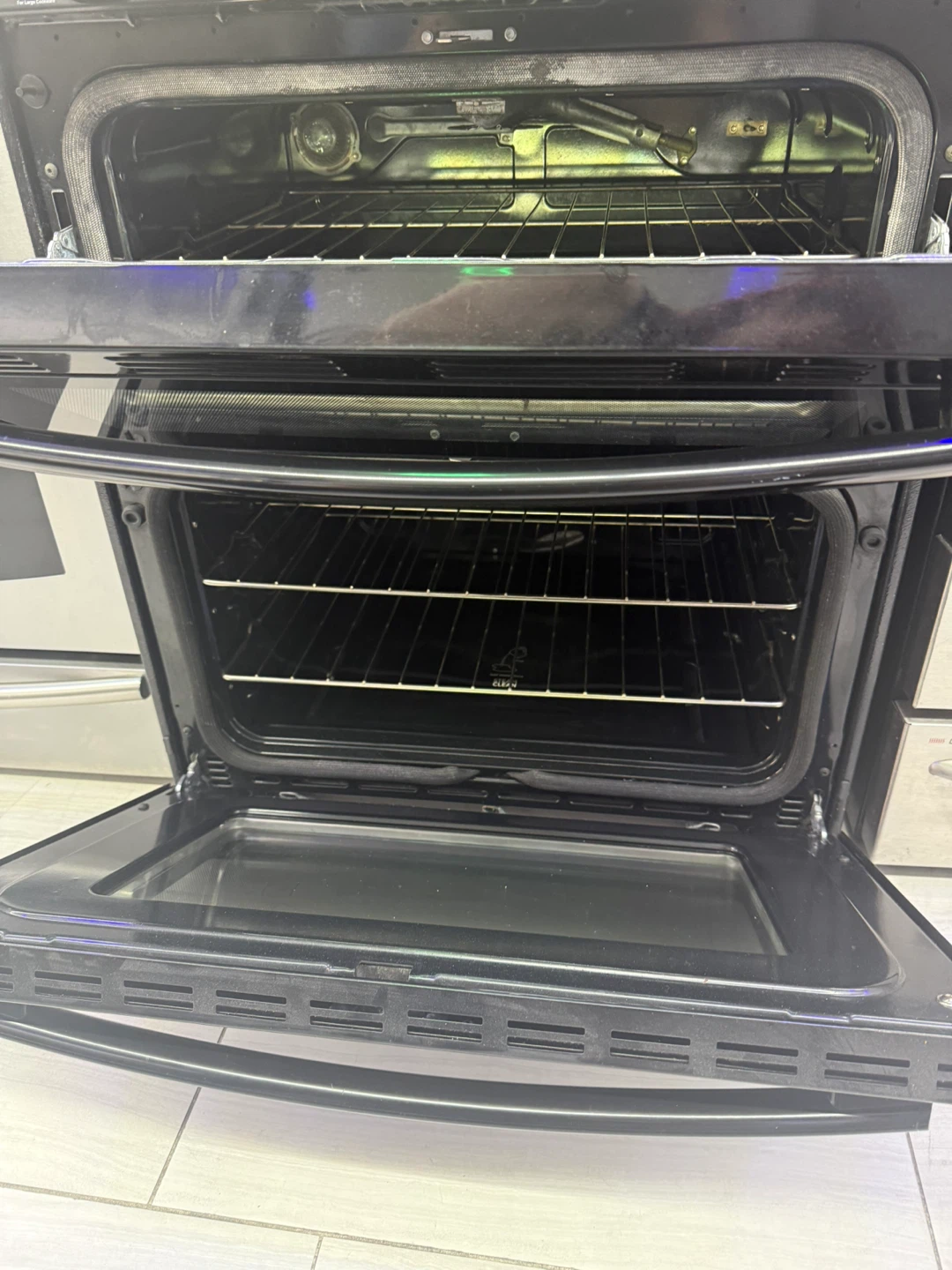 GE Gas Range 5 burner 30 inch double oven - photo 2