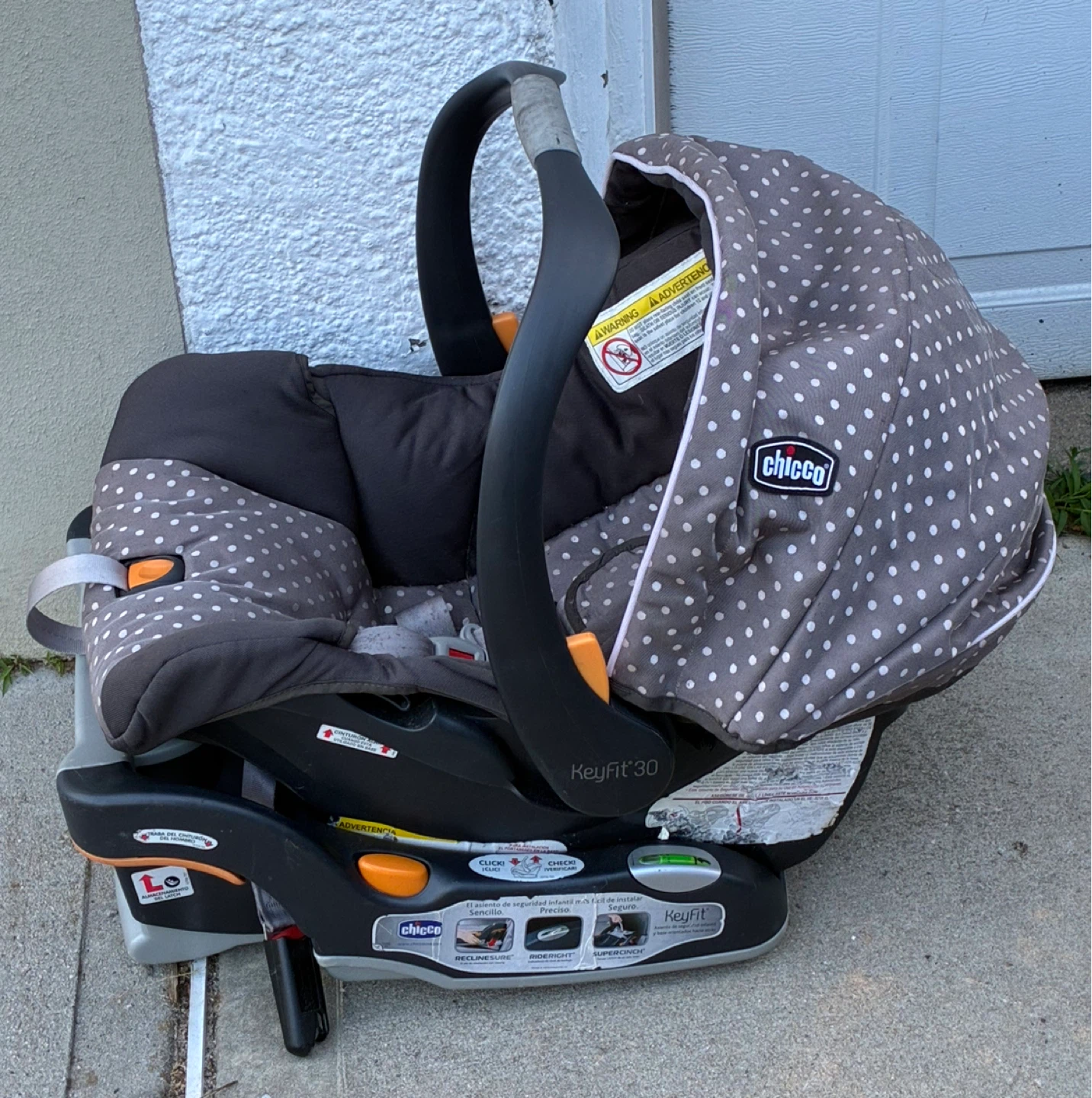 Chicco car seat with base - photo 3