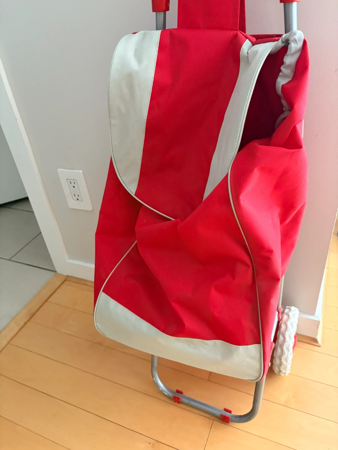 Red and White Shopping Cart - photo 2