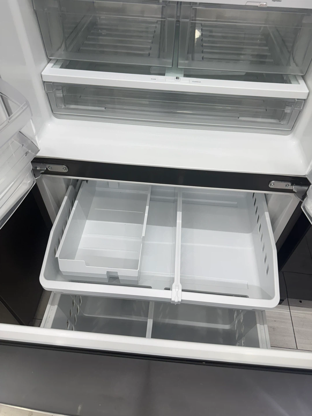 GE French Door Refrigerator 33w 31d 69h - photo 4
